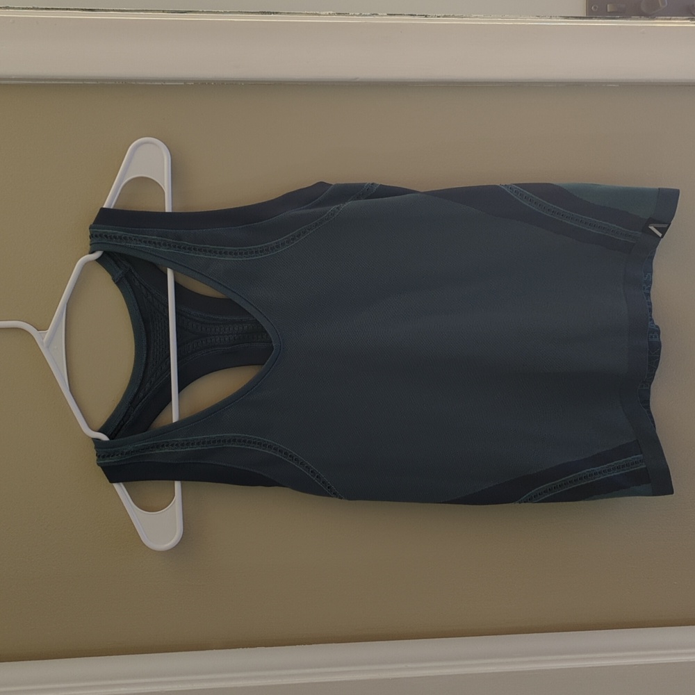 ATHLETA Legend Shine Tank SIZE M excellent condition